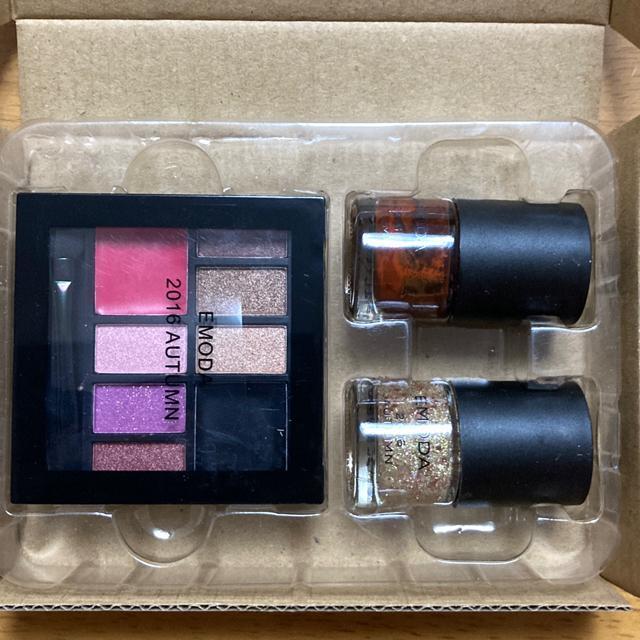 ネイルカラー アイシャドウパレット 三点セット < 香水/コスメ/ネイル ネイルカラー アイシャドウパレット 三点セット < 香水/コスメ/ネイルの