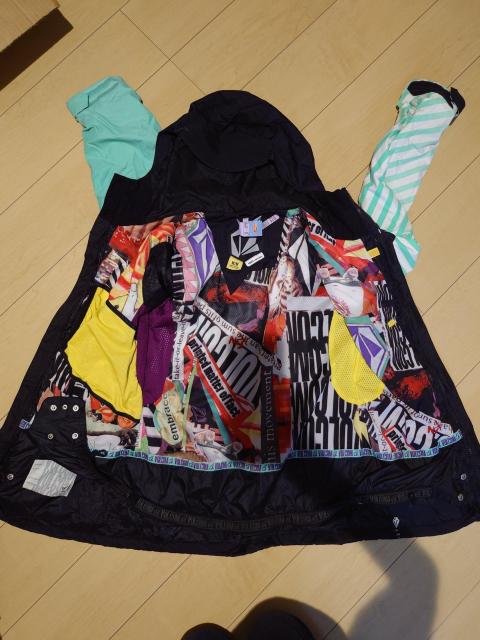 VOLCOM@Xm[EFA  W[/X|[c 