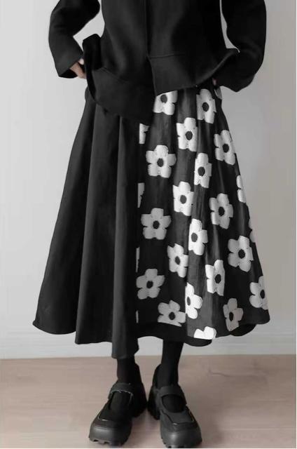 ロング丈 裏地付き フレア スカート 花柄切り替え ブラック 大きいサイズ < 女性ファッション ロング丈 裏地付き フレア スカート 花柄切り替え ブラック 大きいサイズ < 女性ファッションの