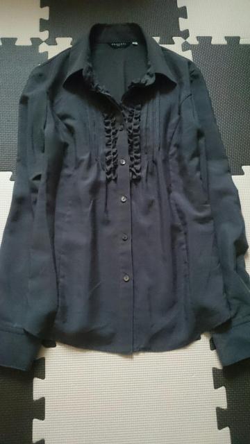 フリルシャツブラウス☆チャコールグレー★日本製☆スーツにも◎ < 女性ファッション  フリルシャツブラウス☆チャコールグレー★日本製☆スーツにも◎ < 女性ファッションの