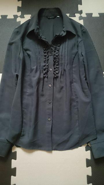 フリルシャツブラウス☆チャコールグレー★日本製☆スーツにも◎ < 女性ファッション  フリルシャツブラウス☆チャコールグレー★日本製☆スーツにも◎ < 女性ファッションの