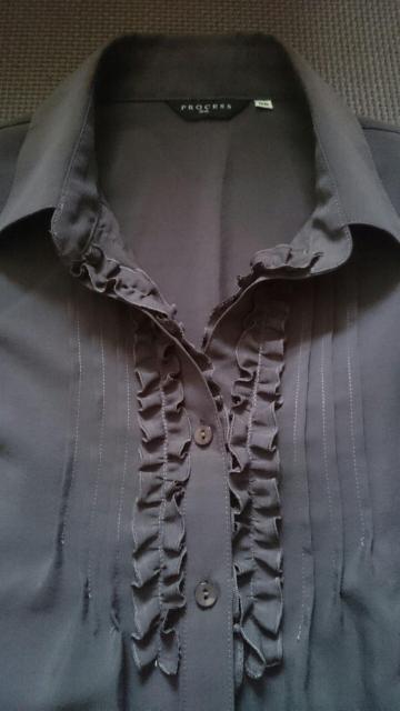 フリルシャツブラウス☆チャコールグレー★日本製☆スーツにも◎ < 女性ファッション  フリルシャツブラウス☆チャコールグレー★日本製☆スーツにも◎ < 女性ファッションの