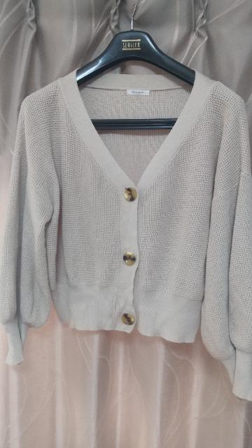 ベージュ色のカーディガン★ショート丈★Mサイズ < 女性ファッション  ベージュ色のカーディガン★ショート丈★Mサイズ  < 女性ファッションの