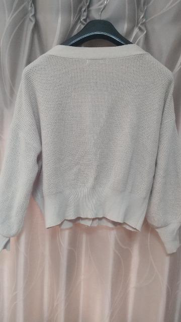 ベージュ色のカーディガン★ショート丈★Mサイズ < 女性ファッション  ベージュ色のカーディガン★ショート丈★Mサイズ < 女性ファッションの