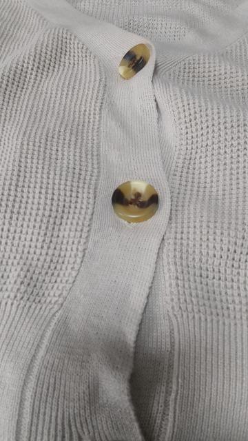 ベージュ色のカーディガン★ショート丈★Mサイズ < 女性ファッション  ベージュ色のカーディガン★ショート丈★Mサイズ < 女性ファッションの