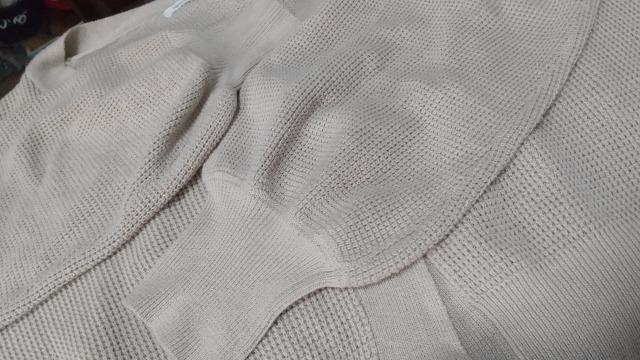 ベージュ色のカーディガン★ショート丈★Mサイズ < 女性ファッション  ベージュ色のカーディガン★ショート丈★Mサイズ < 女性ファッションの