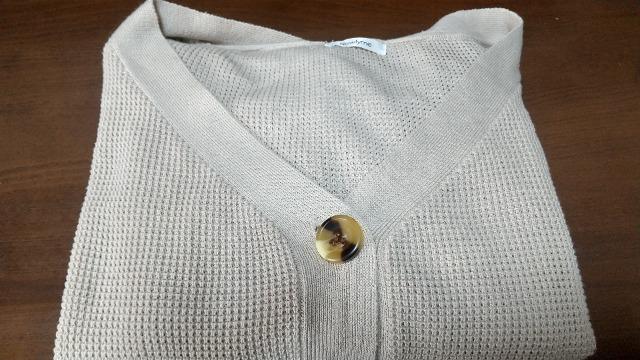 ベージュ色のカーディガン★ショート丈★Mサイズ < 女性ファッション  ベージュ色のカーディガン★ショート丈★Mサイズ < 女性ファッションの