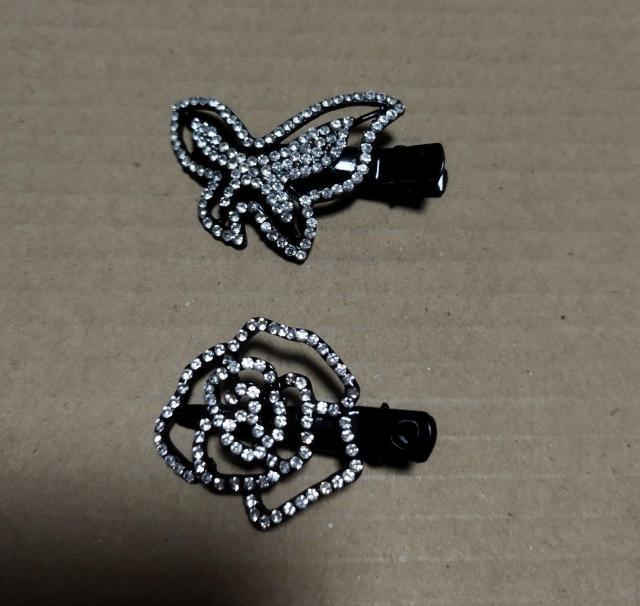 華やかラインストーン 蝶々 薔薇 ヘアクリップ ブローチ パーティーにも 小さめ < 女性アクセサリー/時計  華やかラインストーン 蝶々 薔薇 ヘアクリップ ブローチ パーティーにも 小さめ  < 女性アクセサリー/時計の