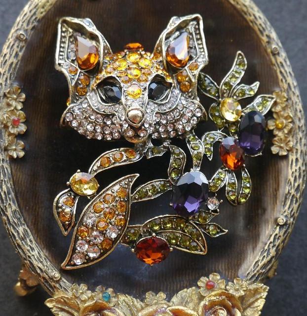 新品アンティーク調きらきらストーン狐キツネさんブローチ 大きめ  < 女性アクセサリー/時計  新品アンティーク調きらきらストーン狐キツネさんブローチ 大きめ   < 女性アクセサリー/時計の