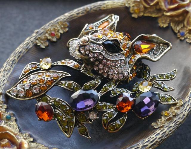 新品アンティーク調きらきらストーン狐キツネさんブローチ 大きめ  < 女性アクセサリー/時計  新品アンティーク調きらきらストーン狐キツネさんブローチ 大きめ  < 女性アクセサリー/時計の