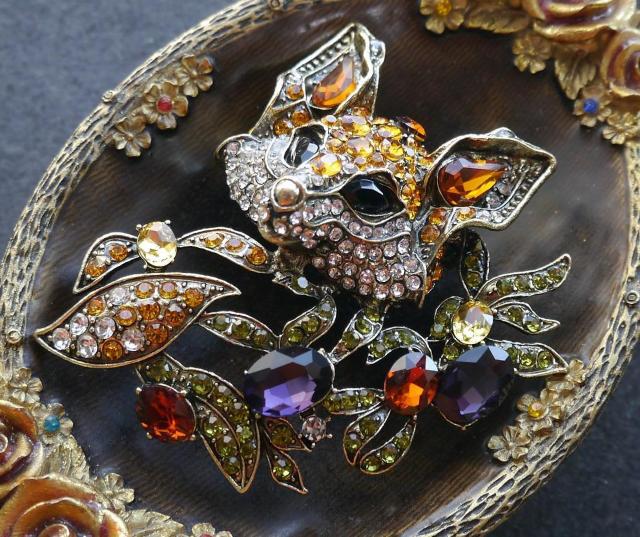 新品アンティーク調きらきらストーン狐キツネさんブローチ 大きめ  < 女性アクセサリー/時計  新品アンティーク調きらきらストーン狐キツネさんブローチ 大きめ  < 女性アクセサリー/時計の