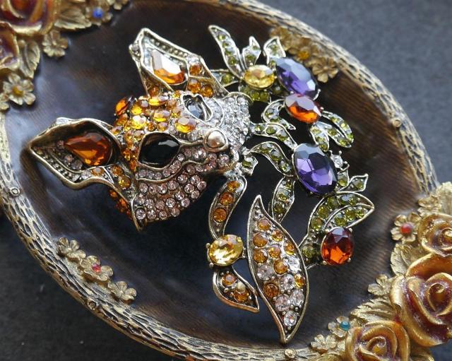 新品アンティーク調きらきらストーン狐キツネさんブローチ 大きめ  < 女性アクセサリー/時計  新品アンティーク調きらきらストーン狐キツネさんブローチ 大きめ  < 女性アクセサリー/時計の