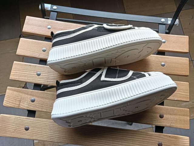 新品 23cm レディース スニーカー ブラック シューズ 靴 ローカット < 女性ファッション  新品 23cm レディース スニーカー ブラック シューズ 靴 ローカット < 女性ファッションの