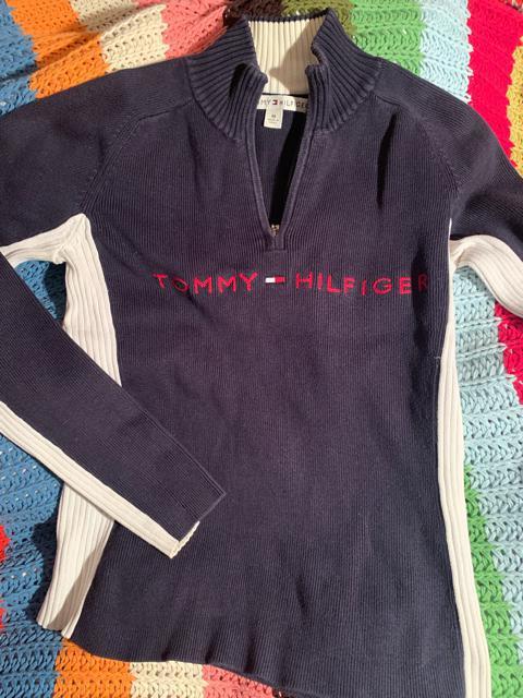 人気のブランド、TOMMY HILFIGER のセーター サイズM 紺色 < ブランド  人気のブランド、TOMMY HILFIGER のセーター サイズM 紺色 < ブランドの