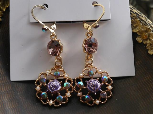 新品 BETSEY JOHNSON アンティーク調ゴシック薔薇モチーフストーンピアス < 女性アクセサリー/時計 新品 BETSEY JOHNSON アンティーク調ゴシック薔薇モチーフストーンピアス < 女性アクセサリー/時計の