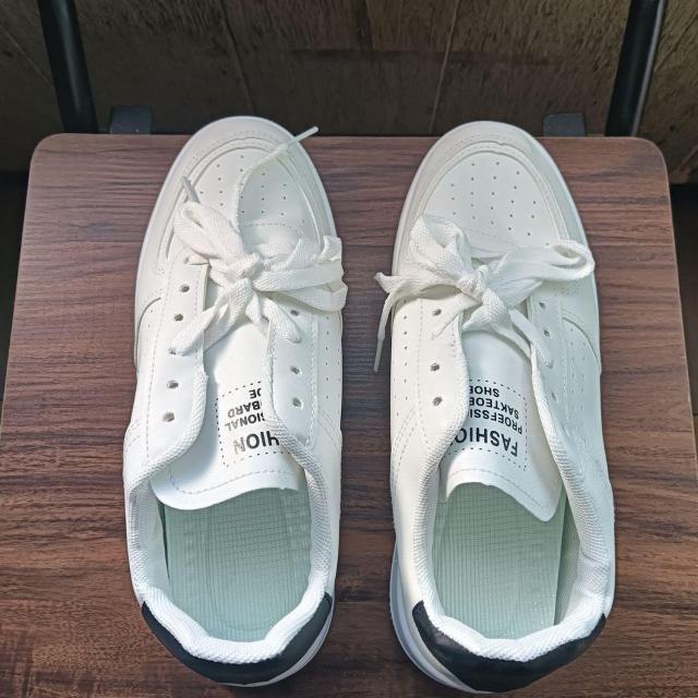 新品 24.5cm レディース スニーカー ホワイト シューズ 靴 カジュアル < 女性ファッション  新品 24.5cm レディース スニーカー ホワイト シューズ 靴 カジュアル < 女性ファッションの