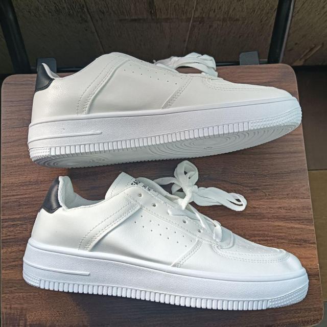 新品 24.5cm レディース スニーカー ホワイト シューズ 靴 カジュアル < 女性ファッション  新品 24.5cm レディース スニーカー ホワイト シューズ 靴 カジュアル < 女性ファッションの