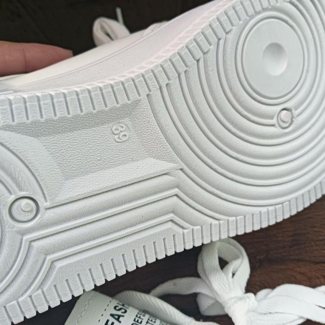 新品 24.5cm レディース スニーカー ホワイト シューズ 靴 カジュアル < 女性ファッション  新品 24.5cm レディース スニーカー ホワイト シューズ 靴 カジュアル < 女性ファッションの