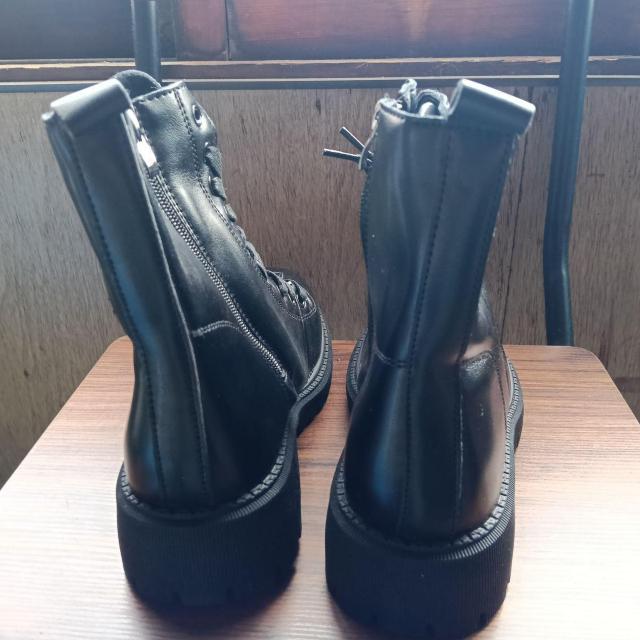 新品 24.5cm レディース ブーツ ブラック 厚底 シューズ ショートブーツ < 女性ファッション  新品 24.5cm レディース ブーツ ブラック 厚底 シューズ ショートブーツ < 女性ファッションの