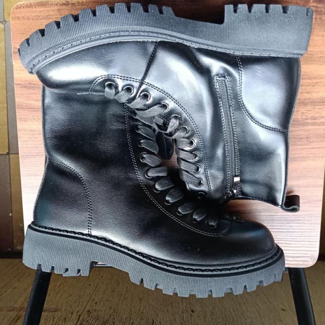 新品 24.5cm レディース ブーツ ブラック 厚底 シューズ ショートブーツ < 女性ファッション  新品 24.5cm レディース ブーツ ブラック 厚底 シューズ ショートブーツ < 女性ファッションの