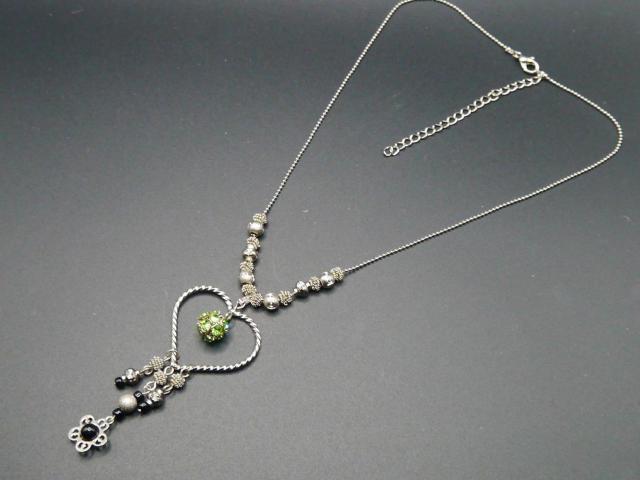 新品 アンティーク調黄緑系ストーンボール ハート 花 ネックレス < 女性アクセサリー/時計 新品 アンティーク調黄緑系ストーンボール ハート 花 ネックレス < 女性アクセサリー/時計の