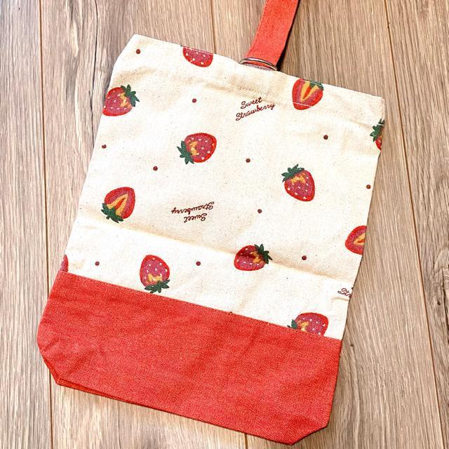 入園グッズ 進級 幼稚園 保育園 小学校 習い事 レッスンバッグ 上履き入れ イチゴ柄 2点セット お名前タグ付き 女の子 < キッズ/ベビー 入園グッズ 進級 幼稚園 保育園 小学校 習い事 レッスンバッグ 上履き入れ イチゴ柄 2点セット お名前タグ付き 女の子 < キッズ/ベビーの