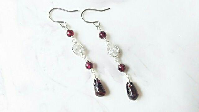 *ラブラドライトとガーネットのピアス*sv 17015 < 女性アクセサリー/時計 *ラブラドライトとガーネットのピアス*sv 17015 < 女性アクセサリー/時計の