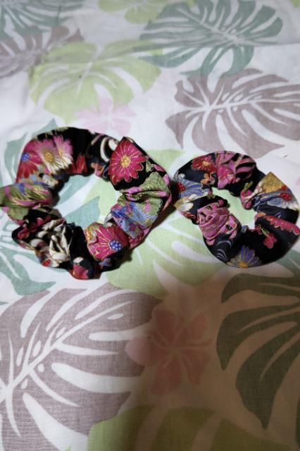 ★処分品★黒×着物風流水に大輪花扇子和柄シュシュ大小2個セット < 女性ファッション  ★処分品★黒×着物風流水に大輪花扇子和柄シュシュ大小2個セット  < 女性ファッションの