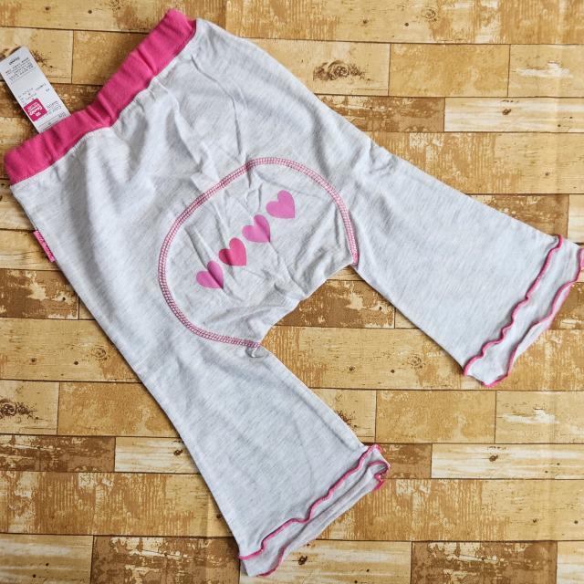 新品*タグ付き*ハローキティ*ズボン*まだら模様*ラメ*フリル*キティちゃん*ロゴ*ハート*パンツ*灰色*90 < キッズ/ベビー 新品*タグ付き*ハローキティ*ズボン*まだら模様*ラメ*フリル*キティちゃん*ロゴ*ハート*パンツ*灰色*90 < キッズ/ベビーの