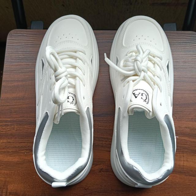 新品 24.5cm レディース スニーカー ホワイト シューズ 靴 カジュアル < 女性ファッション 新品 24.5cm レディース スニーカー ホワイト シューズ 靴 カジュアル < 女性ファッションの