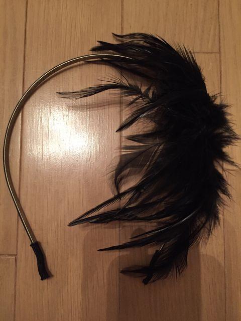 黒 羽根とビジューのカチューシャ ヘアアクセサリー < 女性アクセサリー/時計  黒 羽根とビジューのカチューシャ ヘアアクセサリー < 女性アクセサリー/時計の