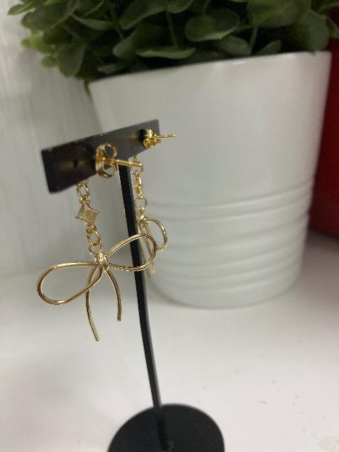 ハンドメイド ワイヤーリボンチャームを使用したピアス < 女性ファッション  ハンドメイド ワイヤーリボンチャームを使用したピアス < 女性ファッションの