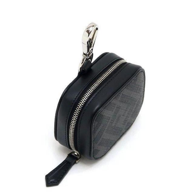 ◆ 本物 未使用品 ◆ FENDI フェンディ イヤホンケース グレー ブラック 黒 小物入れ 保存袋 箱 人気 7AS116 < ブランド  ◆ 本物 未使用品 ◆ FENDI フェンディ イヤホンケース グレー ブラック 黒 小物入れ 保存袋 箱 人気 7AS116 < ブランドの