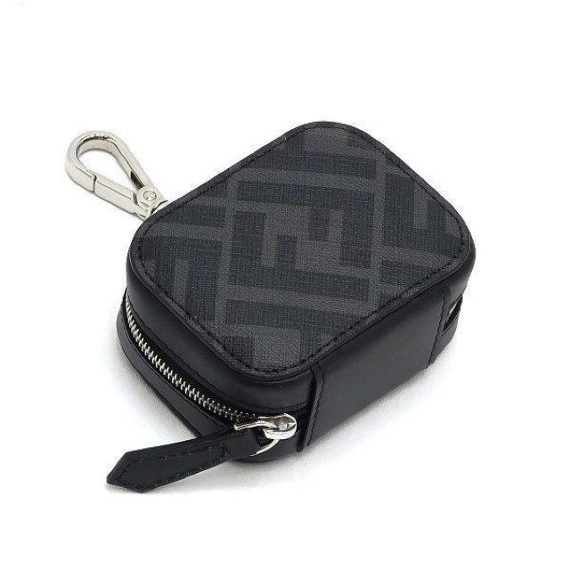◆ 本物 未使用品 ◆ FENDI フェンディ イヤホンケース グレー ブラック 黒 小物入れ 保存袋 箱 人気 7AS116 < ブランド  ◆ 本物 未使用品 ◆ FENDI フェンディ イヤホンケース グレー ブラック 黒 小物入れ 保存袋 箱 人気 7AS116 < ブランドの