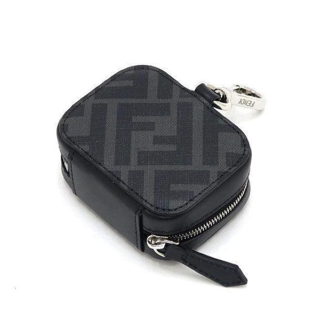 ◆ 本物 未使用品 ◆ FENDI フェンディ イヤホンケース グレー ブラック 黒 小物入れ 保存袋 箱 人気 7AS116 < ブランド  ◆ 本物 未使用品 ◆ FENDI フェンディ イヤホンケース グレー ブラック 黒 小物入れ 保存袋 箱 人気 7AS116 < ブランドの