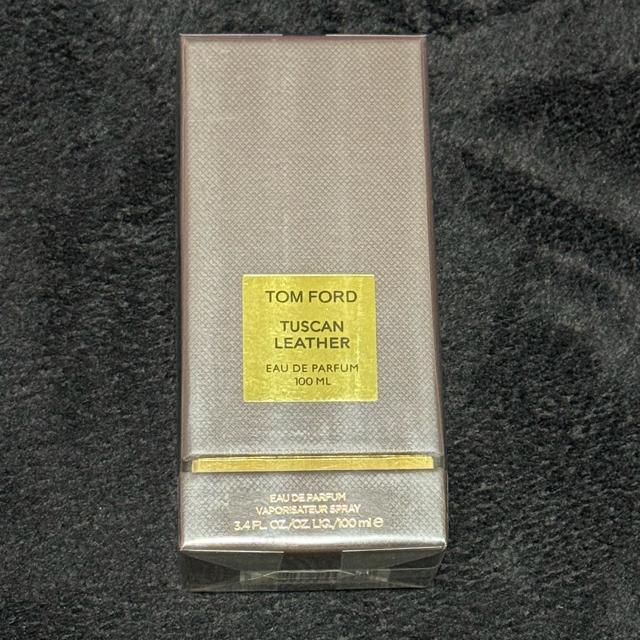 TOM FORD トムフォード タスカンレザー オードパルファム 100mL < ブランド TOM FORD トムフォード タスカンレザー オードパルファム 100mL < ブランドの