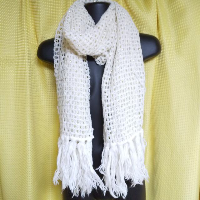 ラメ糸使用!!あったかマフラー★ホワイト★中古品 < 女性ファッション ラメ糸使用!!あったかマフラー★ホワイト★中古品 < 女性ファッションの