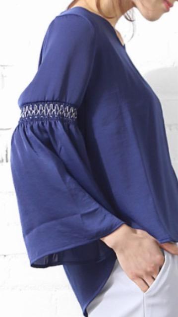 ☆新品薄手☆大袖さらっ.テカと素材のトップス M < 女性ファッション  ☆新品薄手☆大袖さらっ.テカと素材のトップス M < 女性ファッションの