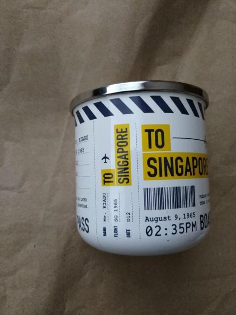 ENAMEL MUG 琺瑯マグカップ ホーロー シンガポール BOARDING PASS 搭乗券 チケット 飛行機 バーコード < インテリア/ライフ  ENAMEL MUG 琺瑯マグカップ ホーロー シンガポール BOARDING PASS 搭乗券 チケット 飛行機 バーコード < インテリア/ライフの