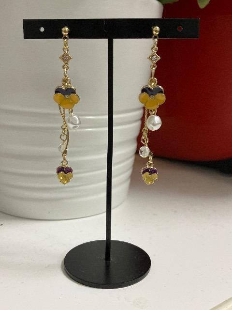 ハンドメイド ビオラとパンジーのチャームを使用したピアス < 女性ファッション  ハンドメイド ビオラとパンジーのチャームを使用したピアス  < 女性ファッションの