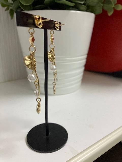 ハンドメイド ビオラとパンジーのチャームを使用したピアス < 女性ファッション  ハンドメイド ビオラとパンジーのチャームを使用したピアス < 女性ファッションの