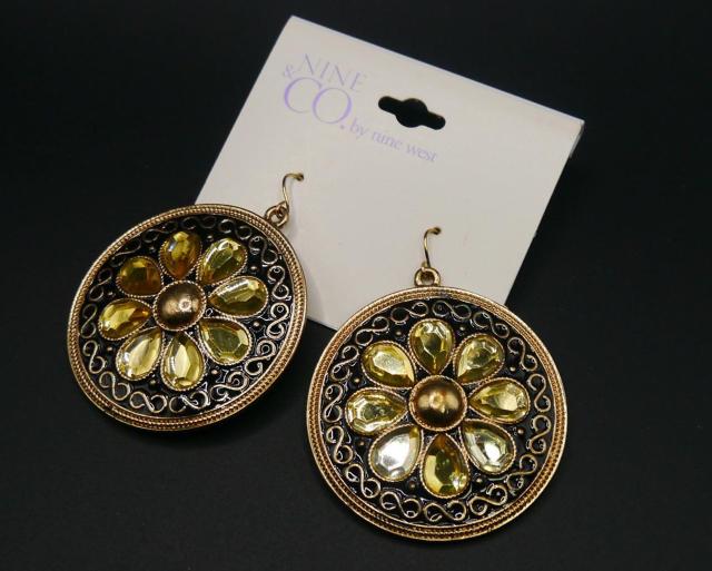 新品 NINE WEST アンティーク調 エスニックお花モチーフ ストーン ピアス < 女性アクセサリー/時計  新品 NINE WEST アンティーク調 エスニックお花モチーフ ストーン ピアス  < 女性アクセサリー/時計の