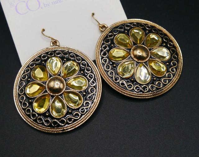 新品 NINE WEST アンティーク調 エスニックお花モチーフ ストーン ピアス < 女性アクセサリー/時計  新品 NINE WEST アンティーク調 エスニックお花モチーフ ストーン ピアス < 女性アクセサリー/時計の