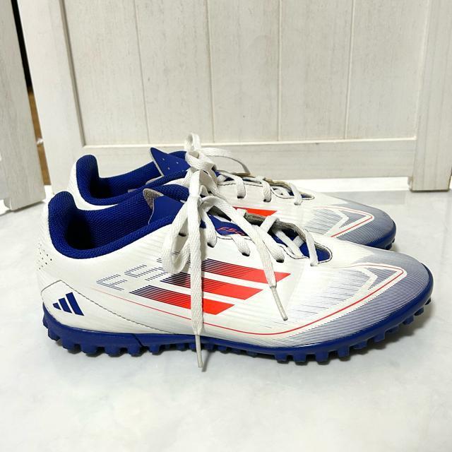 adidas �A�f�B�_�X �W���j�A �T�b�J�[ �g���[�j���O�V���[�Y 24.5cm �� ���W���[/�X�|�[�c�� 