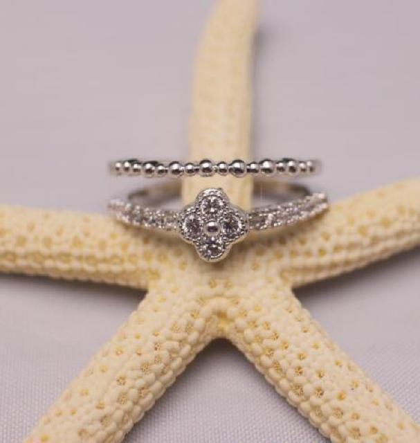 送料無料※婚約指輪 四つの葉 クローバー 9号〜21号 大粒Czダイヤ※フリーサイズ リング ギフト ホワイトゴールド < 女性アクセサリー/時計 送料無料※婚約指輪 四つの葉 クローバー 9号〜21号 大粒Czダイヤ※フリーサイズ リング ギフト ホワイトゴールド < 女性アクセサリー/時計の