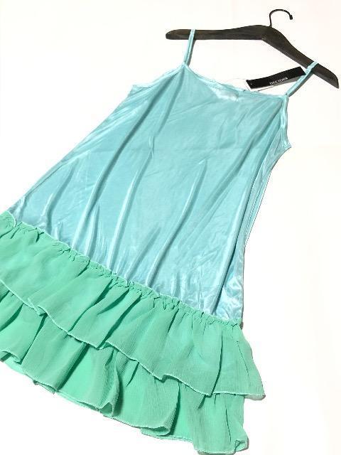 新品〈ロングキャミソール〉 スリップ ワンピース ターコイズ胸元レース(膝上Mサイズ)未開封タグ付き < 女性ファッション  新品〈ロングキャミソール〉 スリップ ワンピース ターコイズ胸元レース(膝上Mサイズ)未開封タグ付き < 女性ファッションの