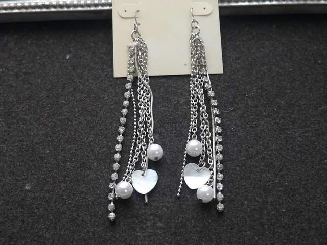 新品 LIZ claiborne アンティーク調シェルハートストーンピアス < 女性アクセサリー/時計 新品 LIZ claiborne アンティーク調シェルハートストーンピアス < 女性アクセサリー/時計の