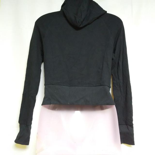 B系girl-小悪魔ageha★ la chambre d'ine 短丈パーカー★中古品 < 女性ファッション  B系girl-小悪魔ageha★ la chambre d'ine 短丈パーカー★中古品 < 女性ファッションの