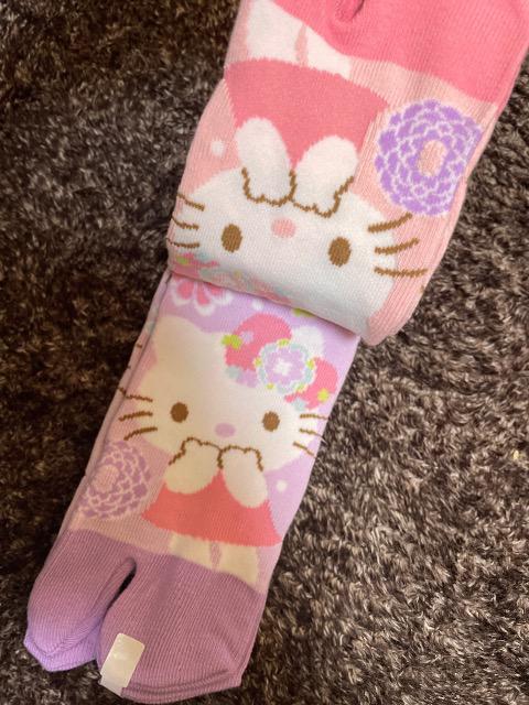 ♯新品♯ハローキティ 足袋ソックス 2足セット 22→24 靴下  サンリオくじ < 女性ファッション  ♯新品♯ハローキティ 足袋ソックス 2足セット 22→24 靴下  サンリオくじ < 女性ファッションの