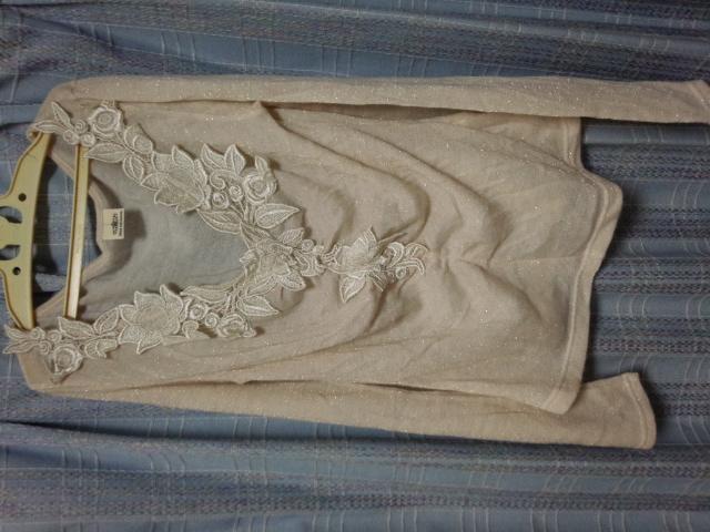 ラメ入り★ベージュのエレガントな薄手のセーター★美品 < 女性ファッション  ラメ入り★ベージュのエレガントな薄手のセーター★美品  < 女性ファッションの